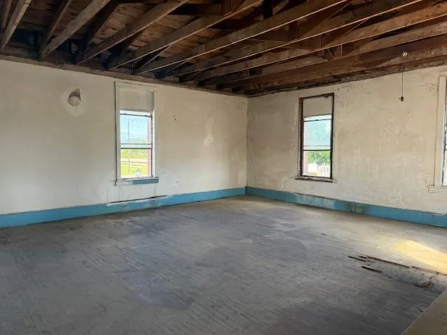 922 E Commerce Street Buffalo, TX 75831
