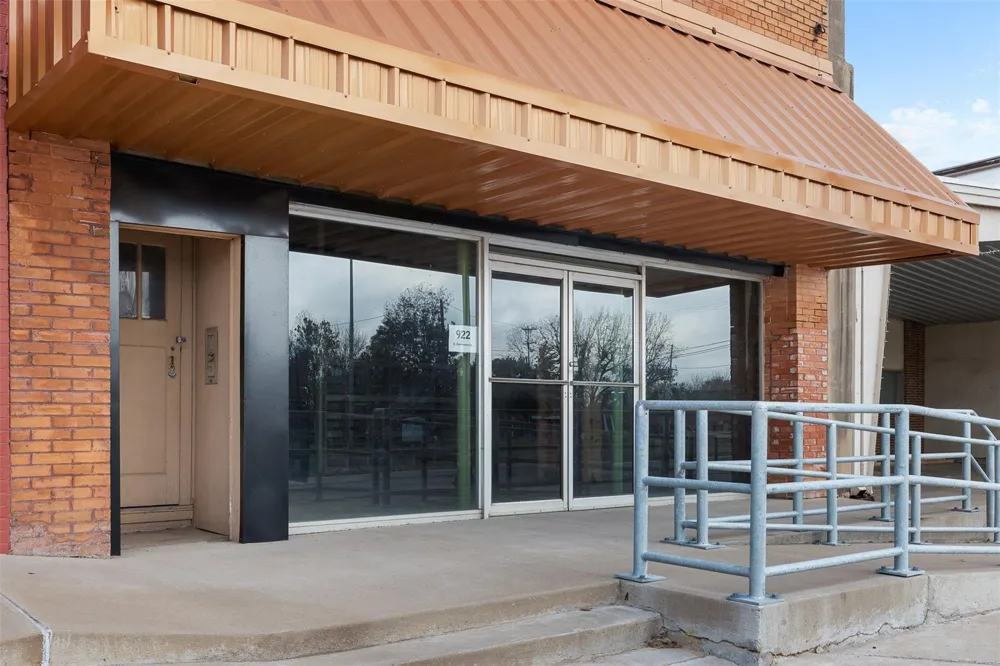 922 E Commerce Street Buffalo, TX 75831