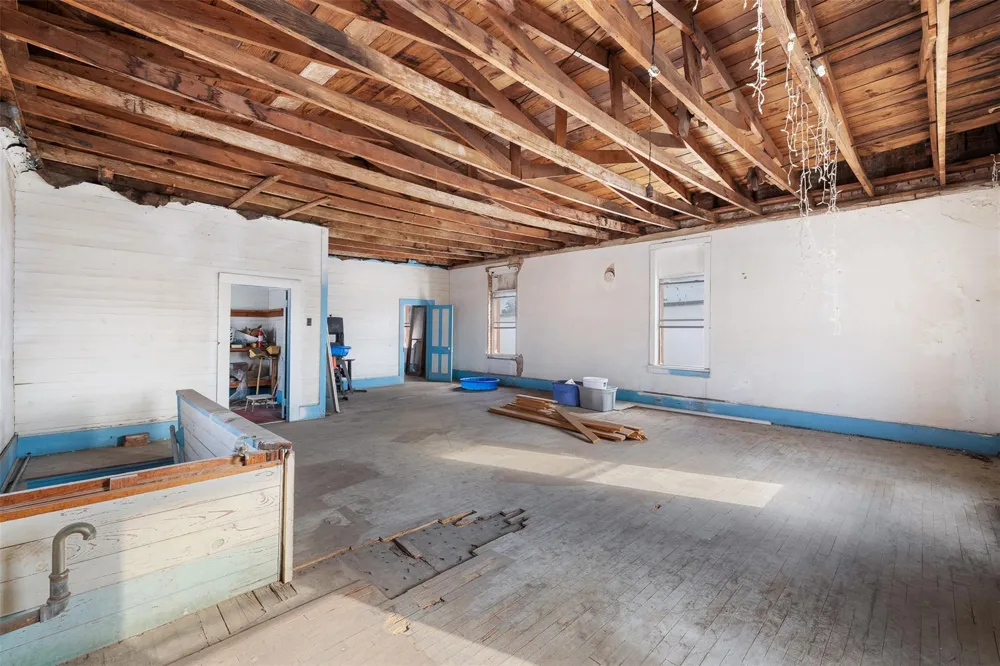 922 E Commerce Street Buffalo, TX 75831