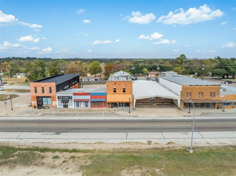 922 E Commerce Street Buffalo, TX 75831