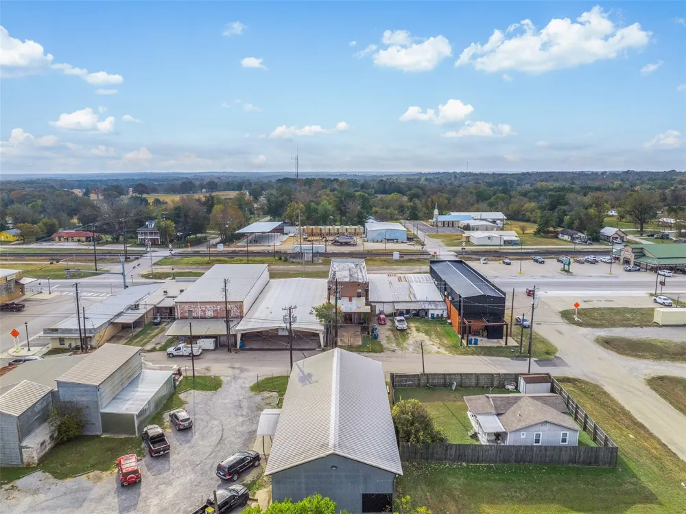 922 E Commerce Street Buffalo, TX 75831