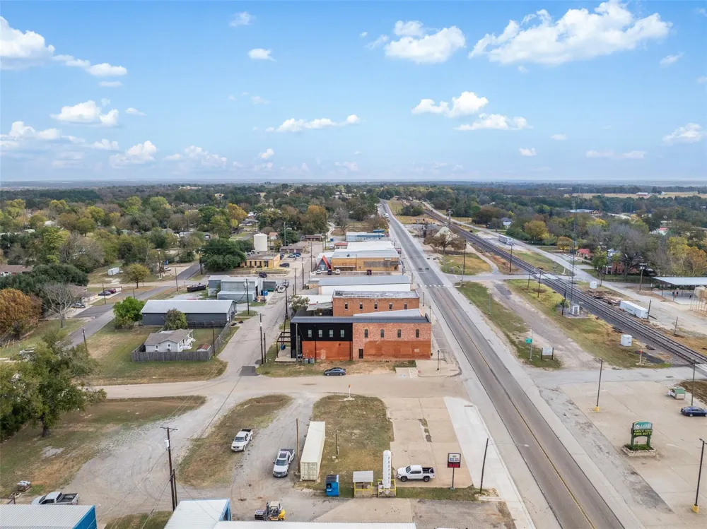 922 E Commerce Street Buffalo, TX 75831