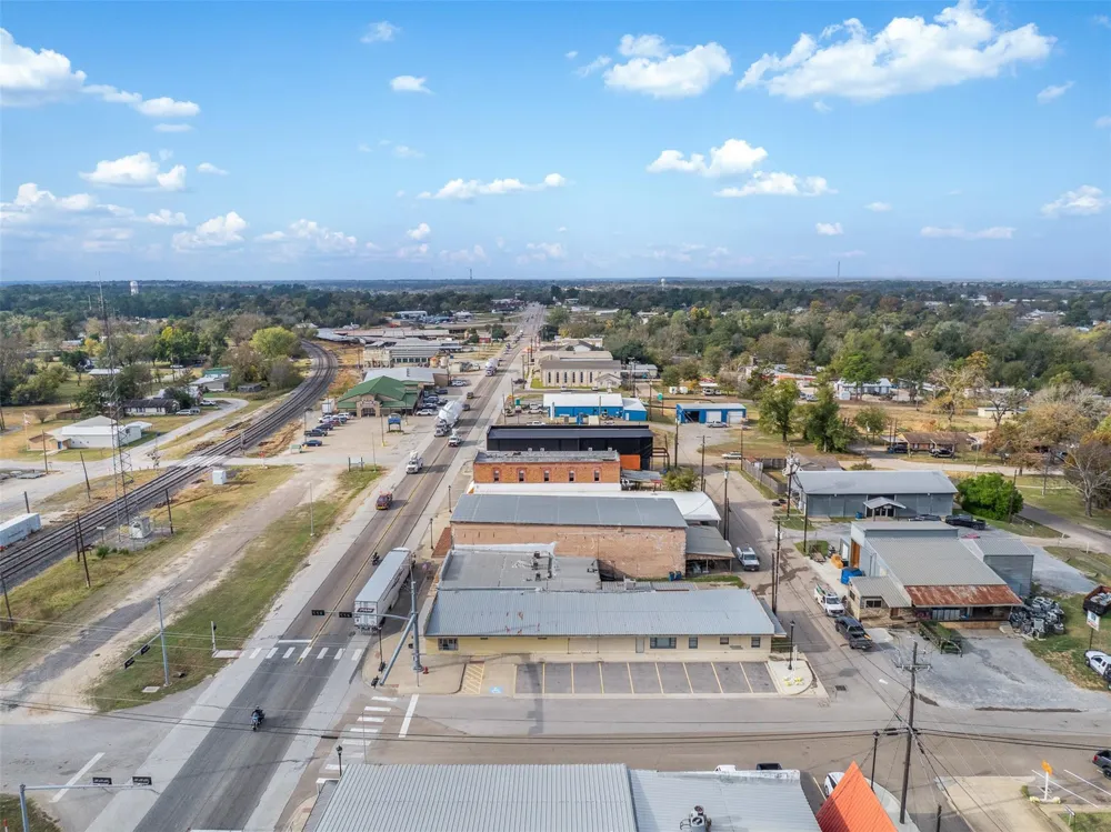 922 E Commerce Street Buffalo, TX 75831