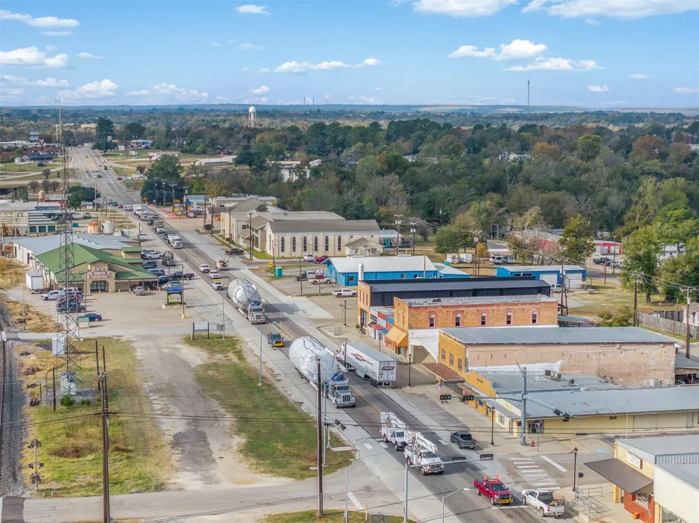 922 E Commerce Street Buffalo, TX 75831