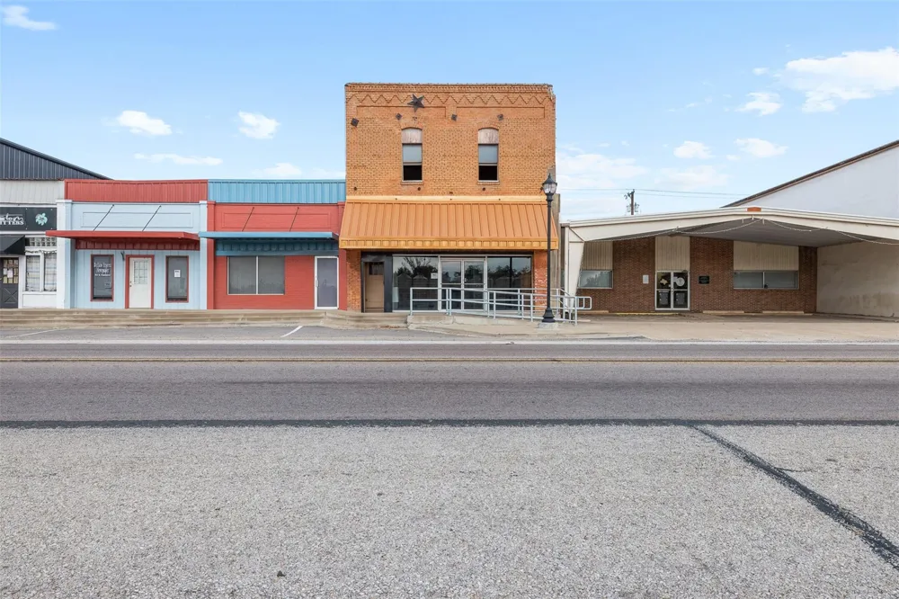 922 E Commerce Street Buffalo, TX 75831