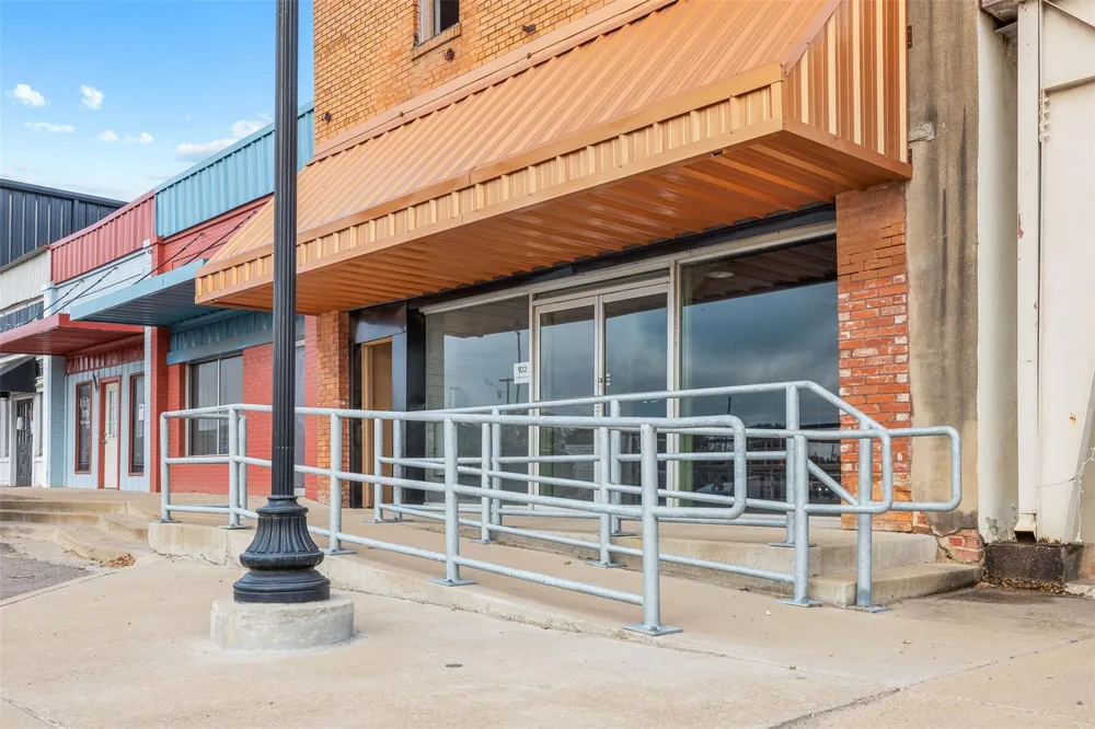 922 E Commerce Street Buffalo, TX 75831