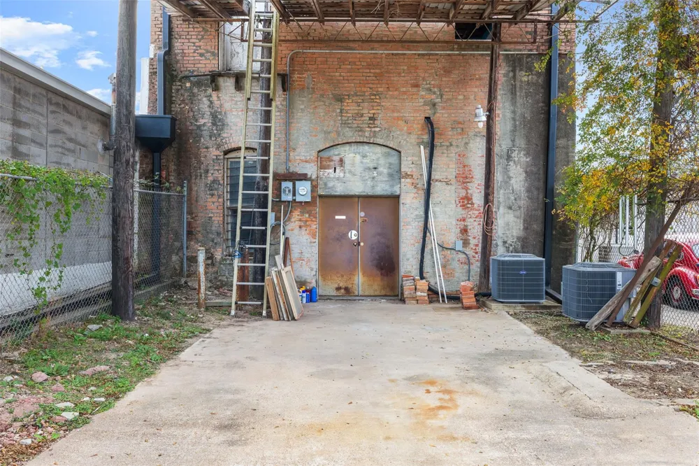 922 E Commerce Street Buffalo, TX 75831