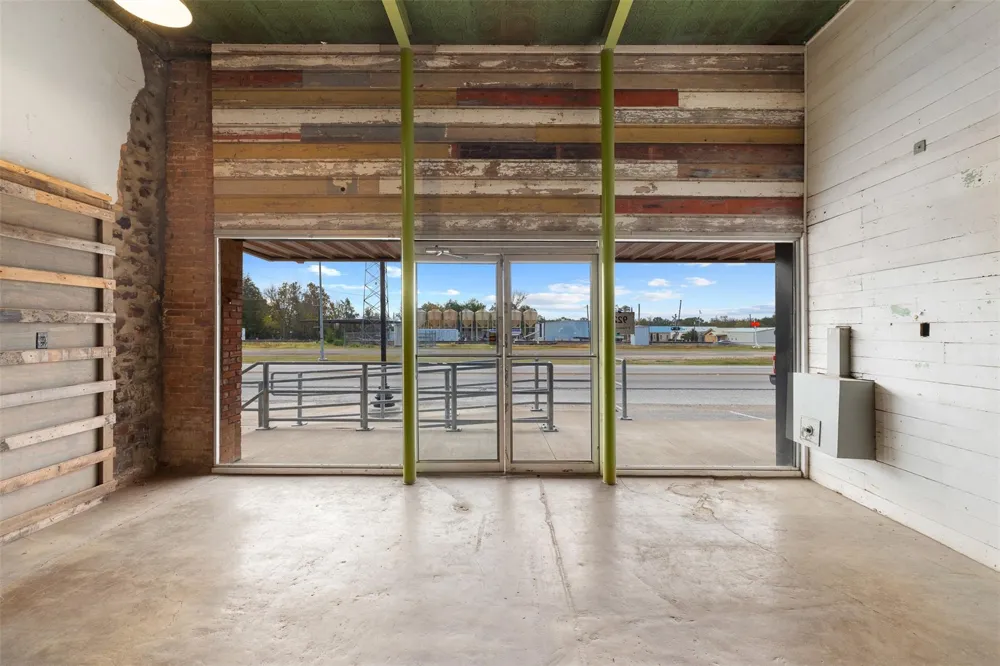 922 E Commerce Street Buffalo, TX 75831