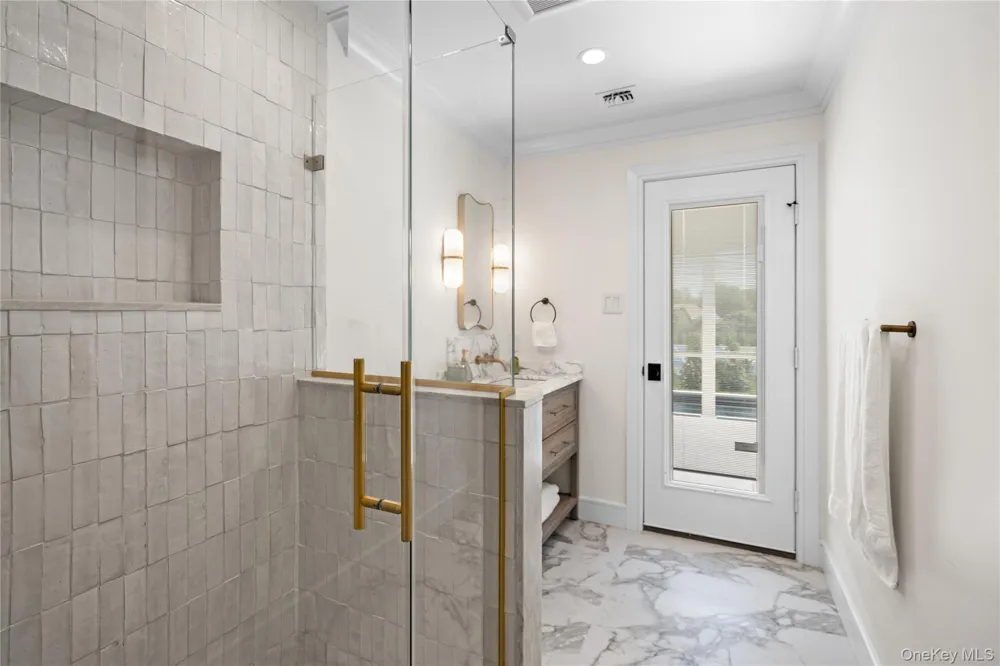 4 Carriage Lane Southampton, NY 11968