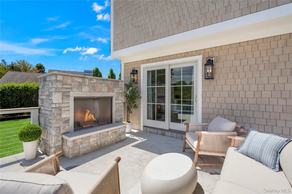4 Carriage Lane Southampton, NY 11968