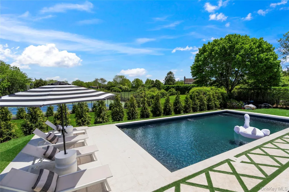 4 Carriage Lane Southampton, NY 11968