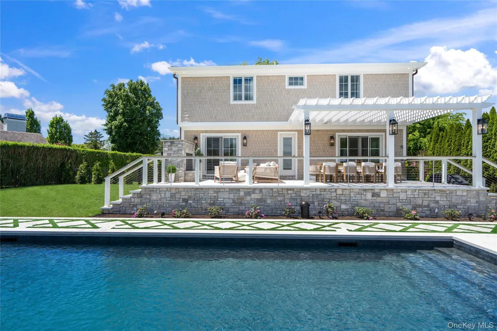 4 Carriage Lane Southampton, NY 11968