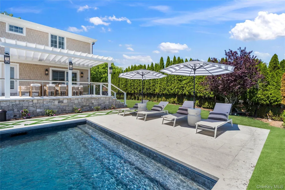 4 Carriage Lane Southampton, NY 11968