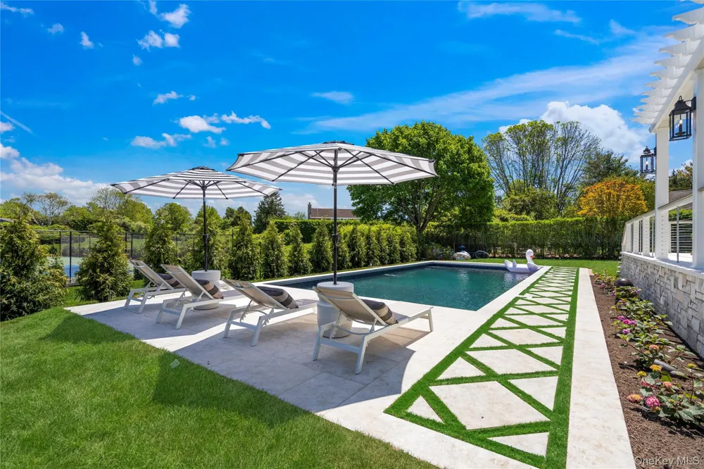 4 Carriage Lane Southampton, NY 11968