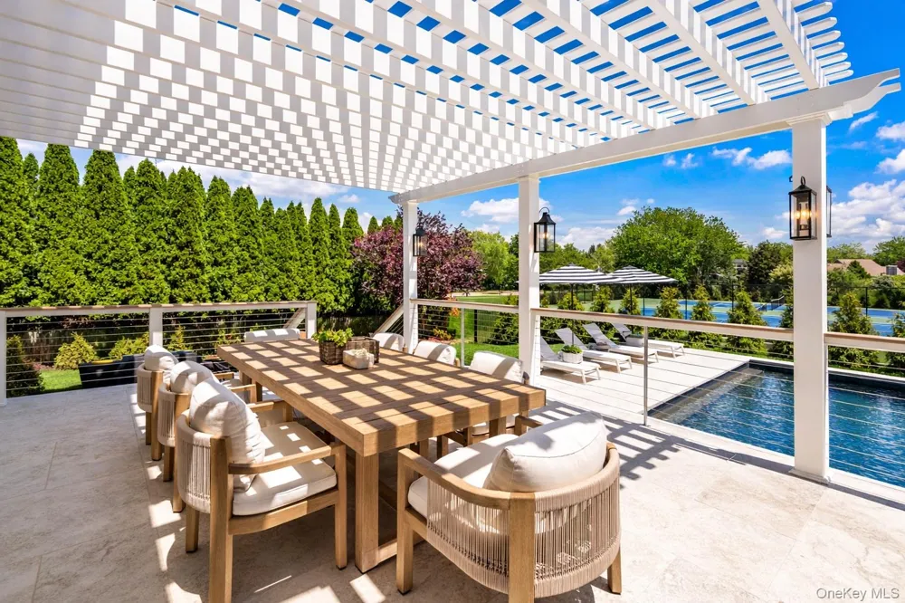 4 Carriage Lane Southampton, NY 11968