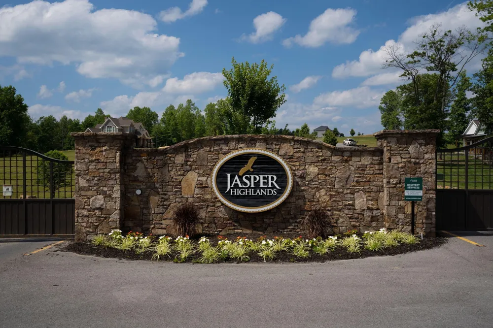 3699 Crockett Pointe Jasper, TN 37347