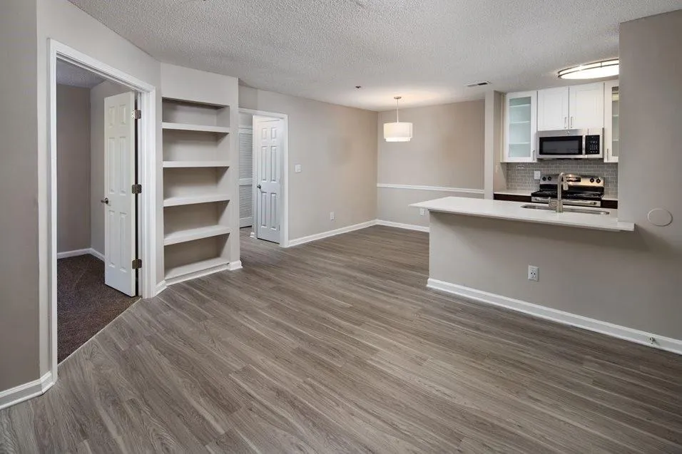 100 Ashford Gables Drive #1A-211 Dunwoody, GA 30338