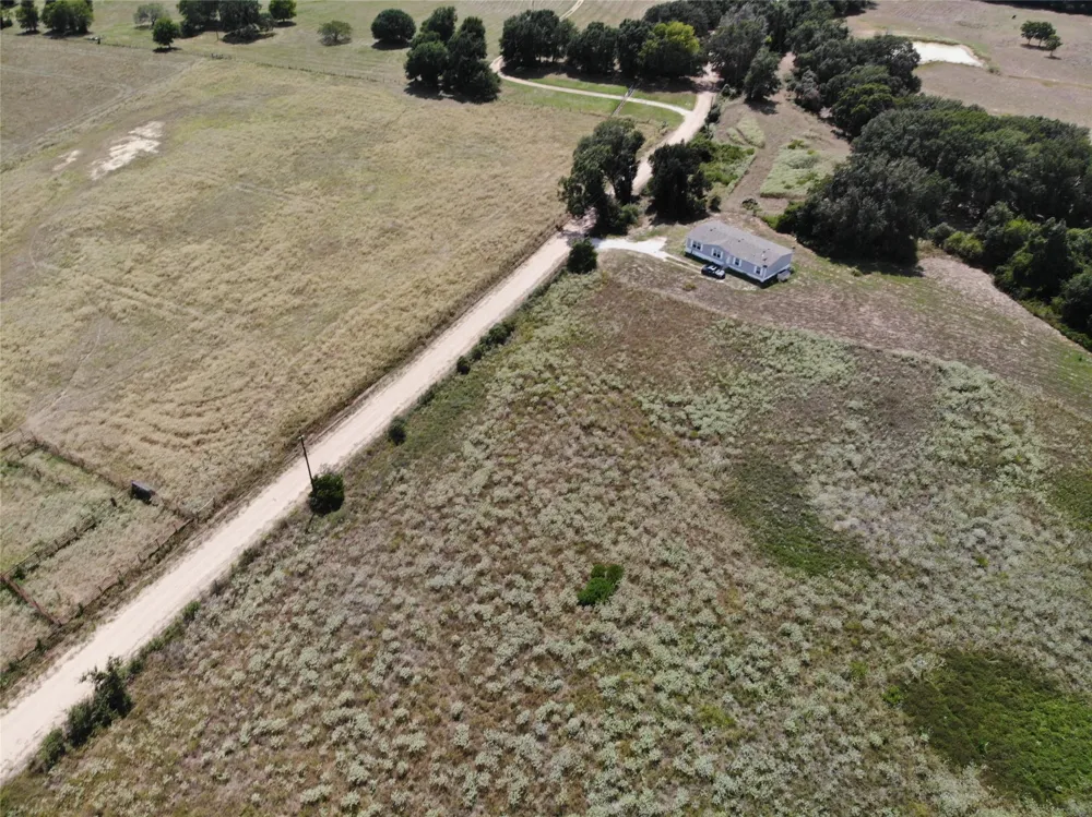 5 County Rd 367 Caldwell, TX 77836