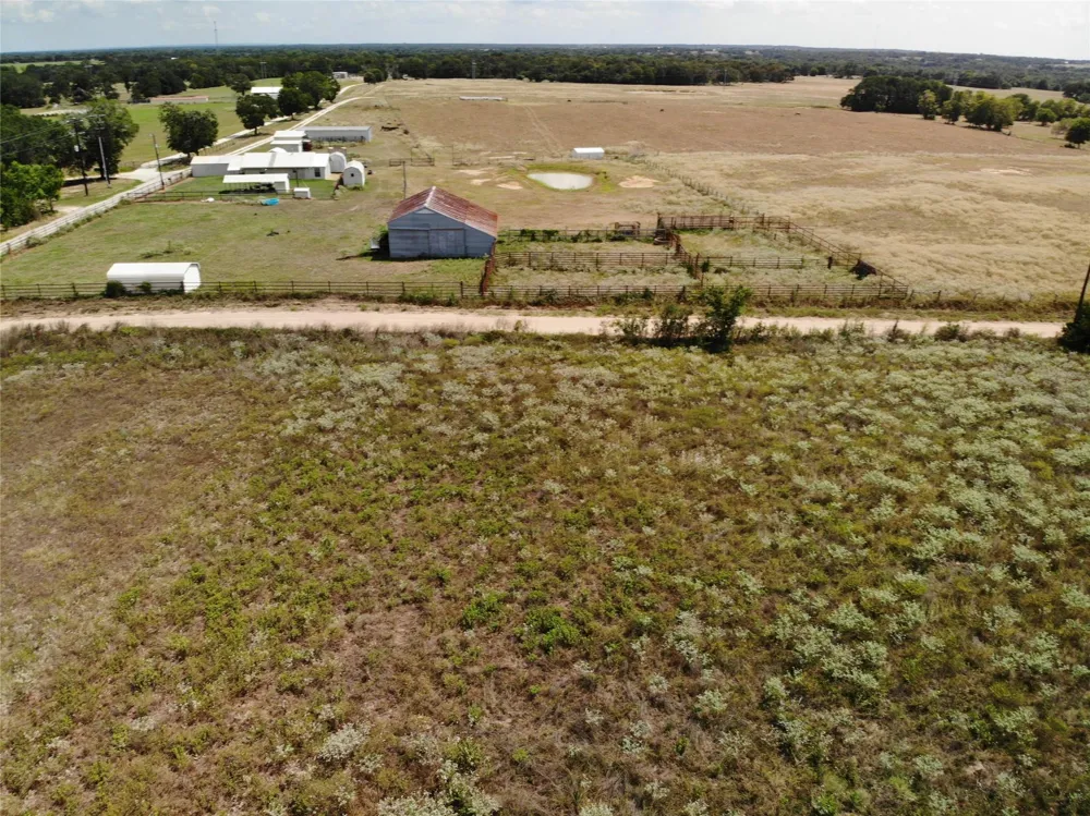 5 County Rd 367 Caldwell, TX 77836