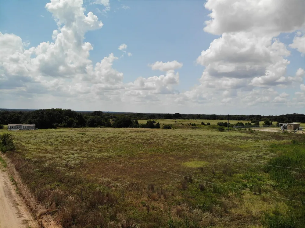 5 County Rd 367 Caldwell, TX 77836