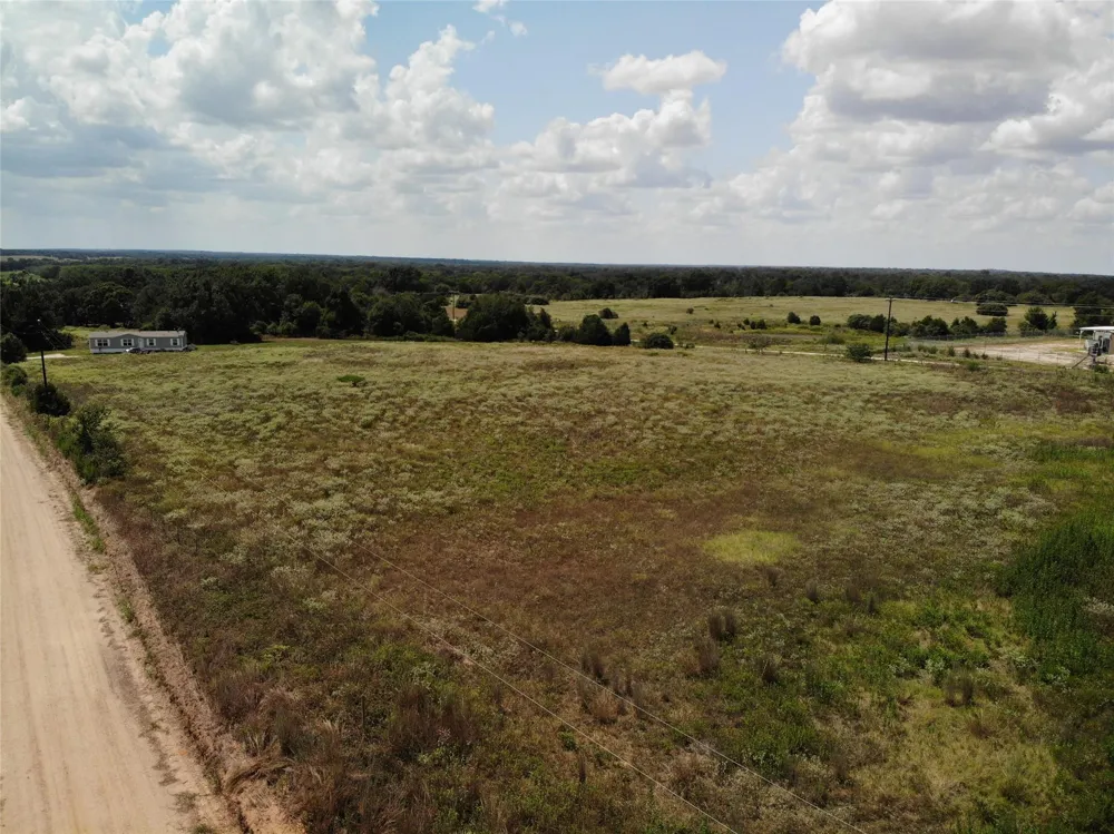 5 County Rd 367 Caldwell, TX 77836