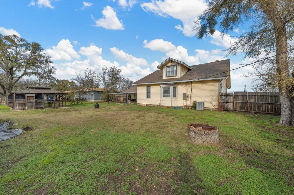 306 S Cleveland Meridian, TX 76665
