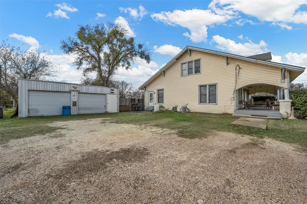 306 S Cleveland Meridian, TX 76665