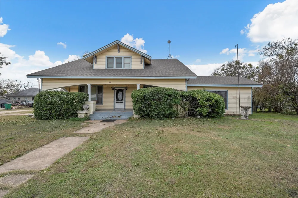 306 S Cleveland Meridian, TX 76665