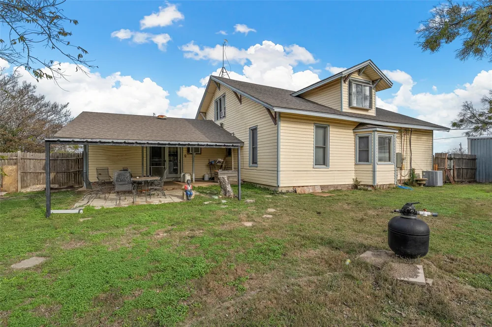 306 S Cleveland Meridian, TX 76665