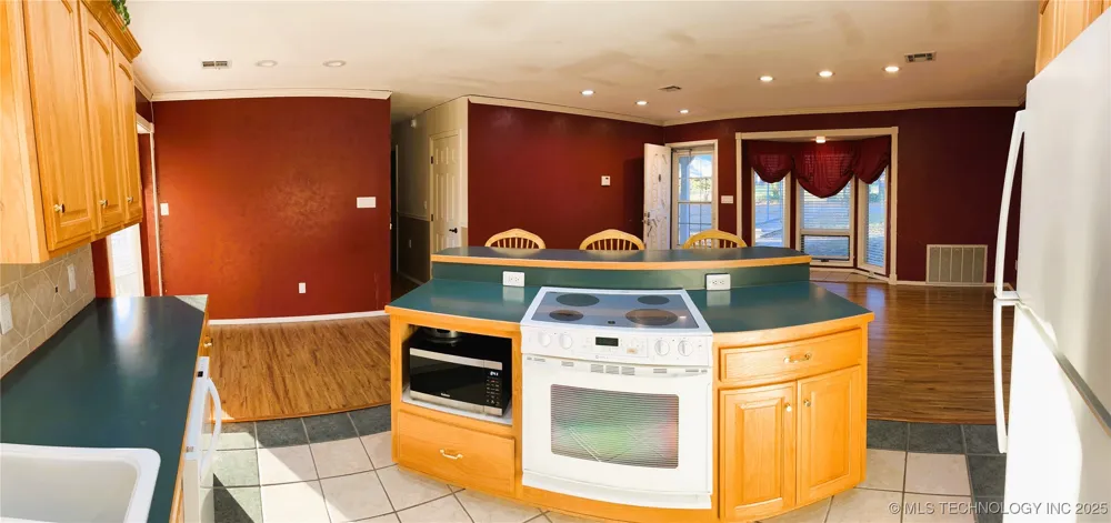 1230 SE 2nd Court Pryor, OK 74361