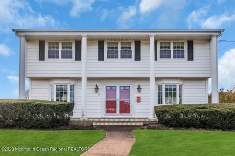 7 Howell Avenue