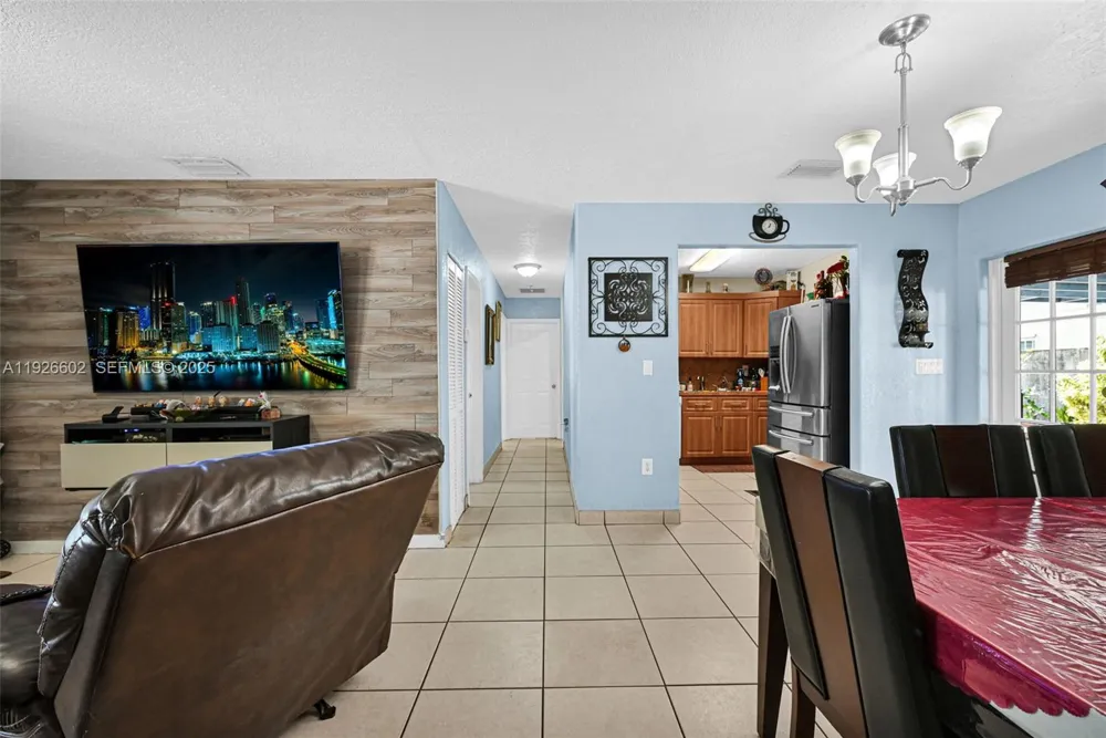 4020 E 10th Ave Hialeah, FL 33013