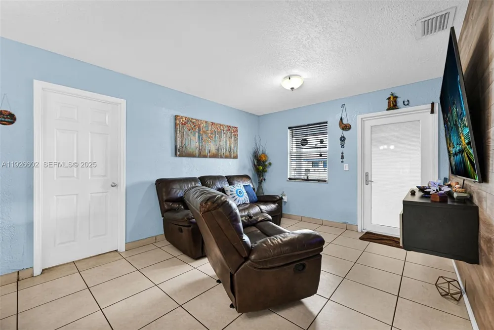 4020 E 10th Ave Hialeah, FL 33013