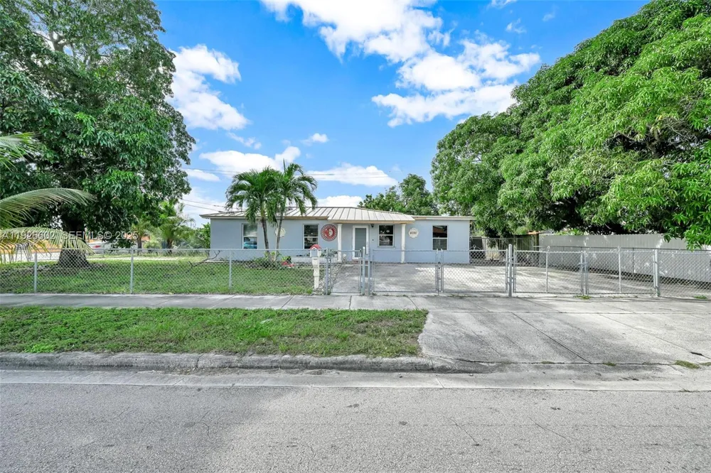 4020 E 10th Ave Hialeah, FL 33013