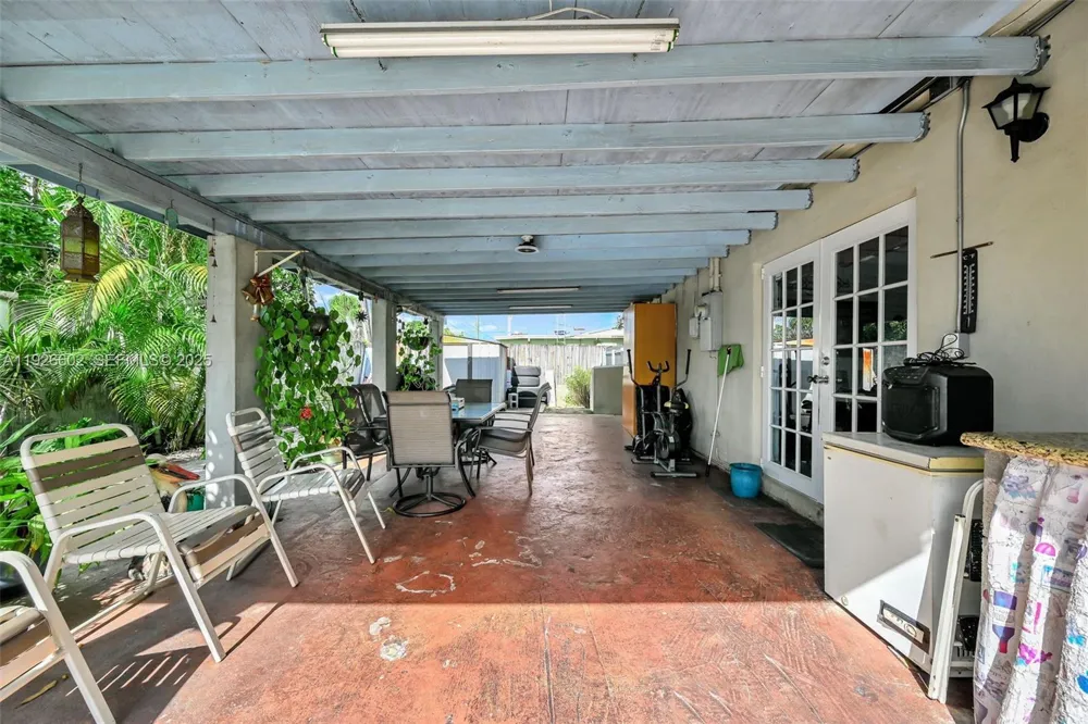 4020 E 10th Ave Hialeah, FL 33013