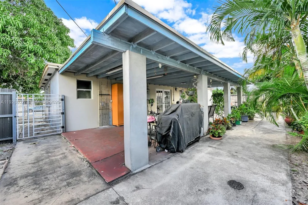 4020 E 10th Ave Hialeah, FL 33013