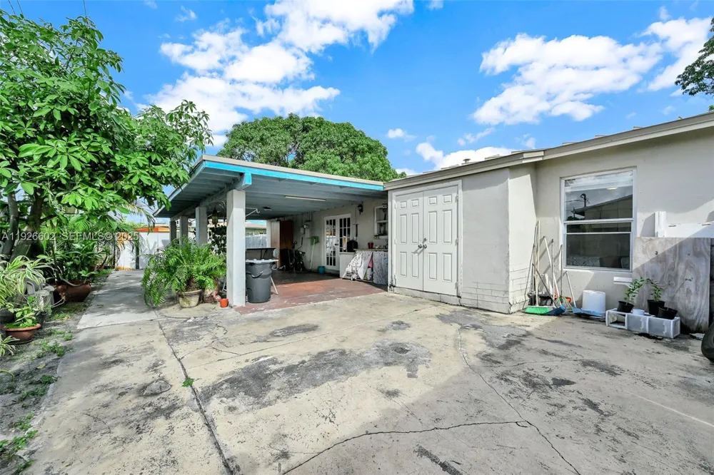 4020 E 10th Ave Hialeah, FL 33013