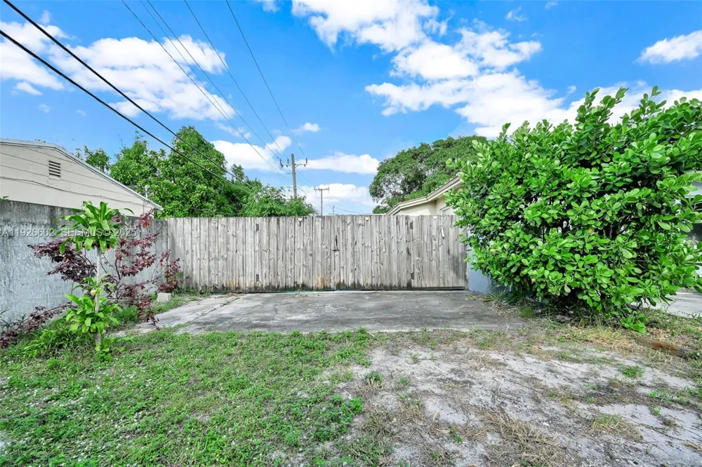 4020 E 10th Ave Hialeah, FL 33013