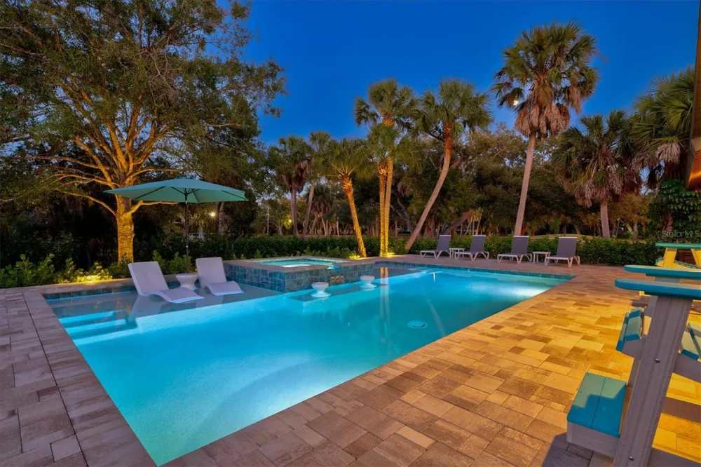 2641 HYDE PARK STREET