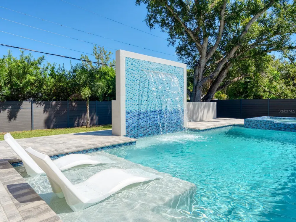 2467 HYDE PARK STREET Sarasota, FL 34239