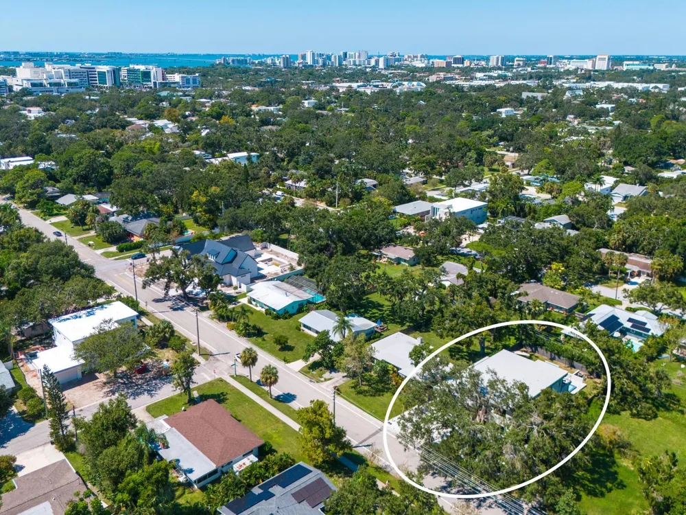 2467 HYDE PARK STREET Sarasota, FL 34239