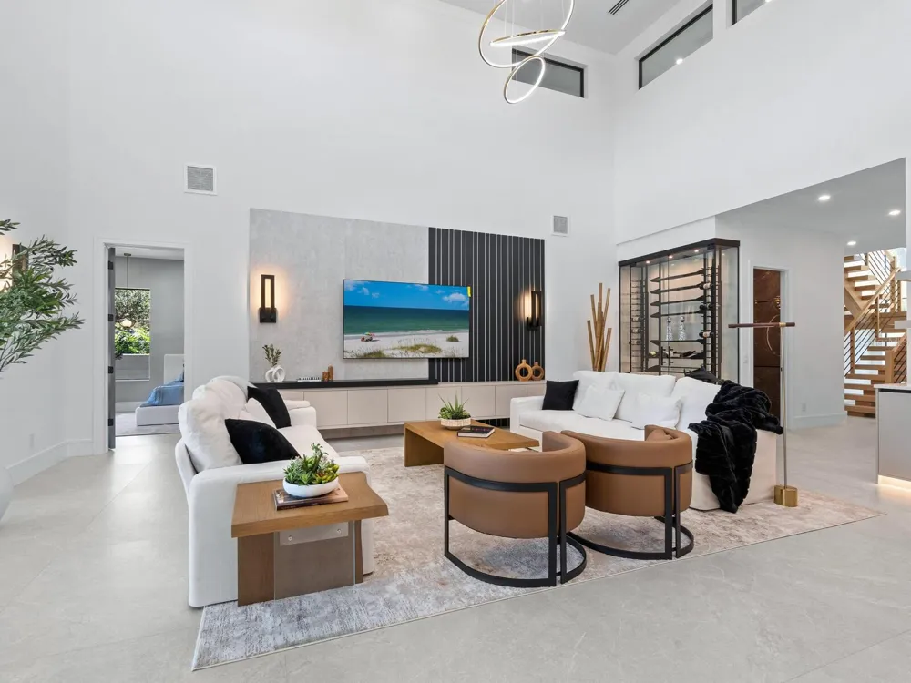 2467 HYDE PARK STREET Sarasota, FL 34239