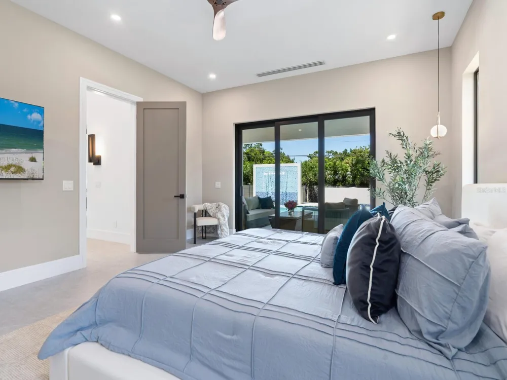 2467 HYDE PARK STREET Sarasota, FL 34239