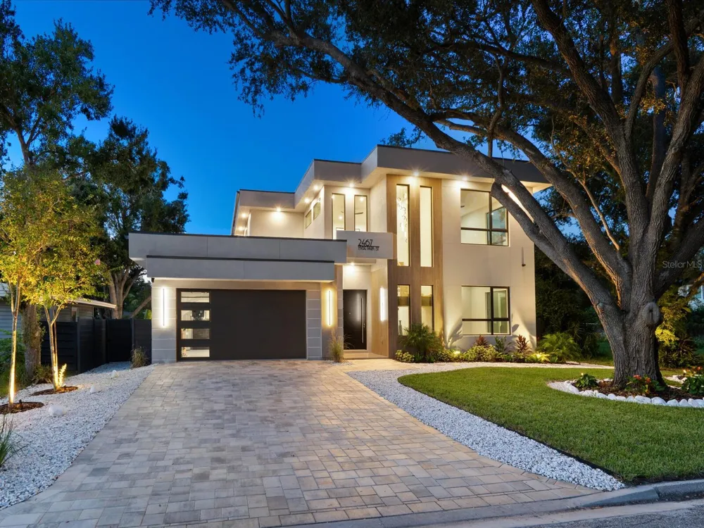 2467 HYDE PARK STREET Sarasota, FL 34239