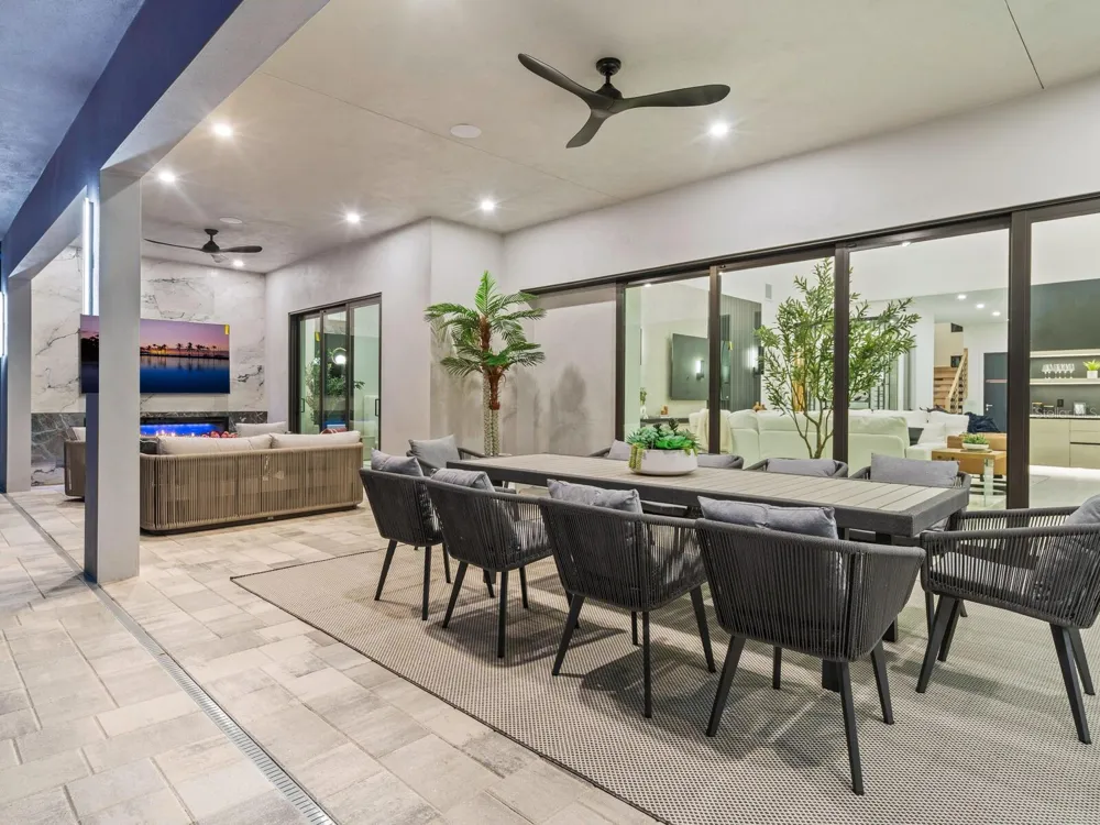 2467 HYDE PARK STREET Sarasota, FL 34239