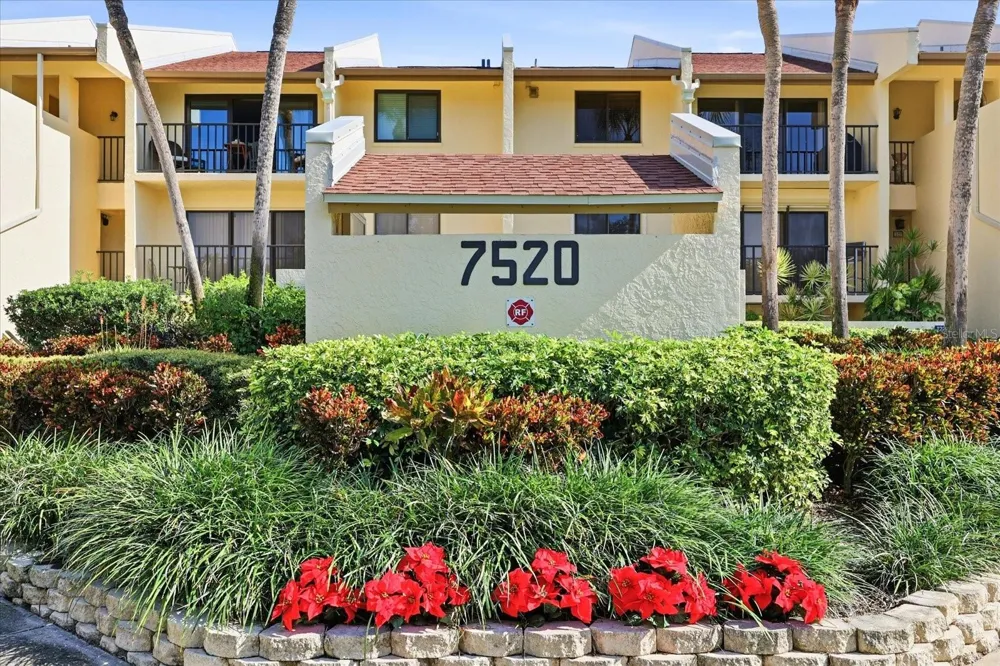 7520 SUNSHINE SKYWAY LANE S #T19 St Petersburg, FL 33711