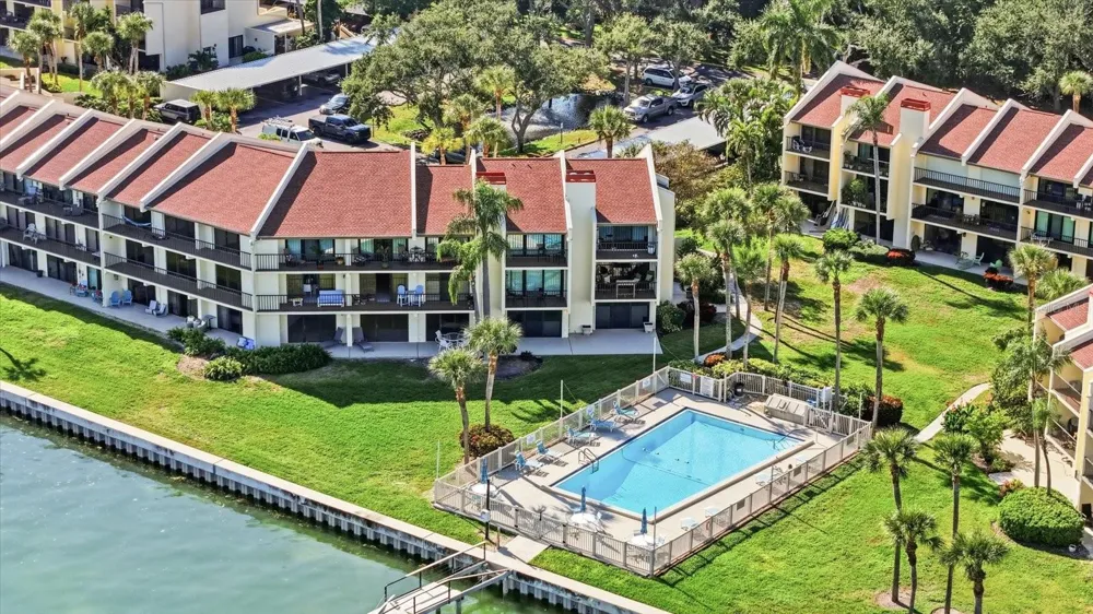 7520 SUNSHINE SKYWAY LANE S #T19 St Petersburg, FL 33711