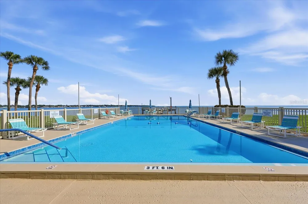 7520 SUNSHINE SKYWAY LANE S #T19 St Petersburg, FL 33711