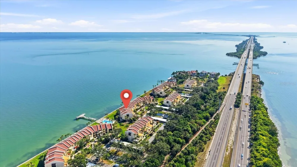 7520 SUNSHINE SKYWAY LANE S #T19 St Petersburg, FL 33711