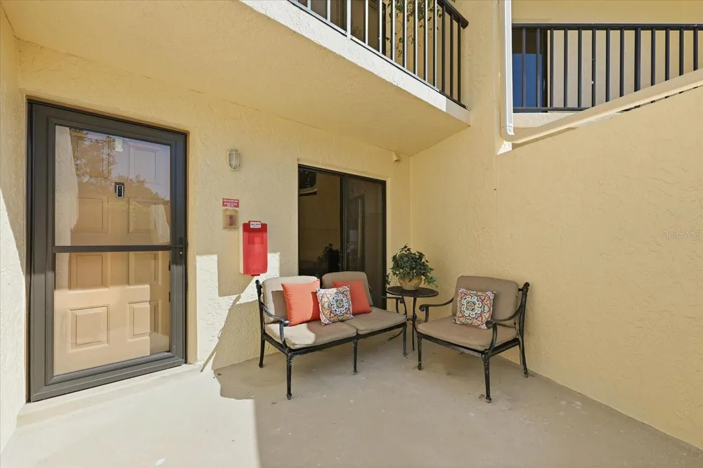7520 SUNSHINE SKYWAY LANE S #T19 St Petersburg, FL 33711